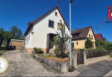 Renovieren und Ausbauen nach eigenen Wünschen! Freistehendes Familienhaus in Sindelfingen