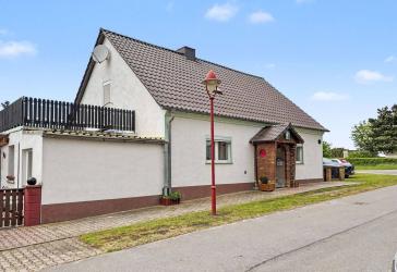 Sehr gepflegtes Einfamilienhaus mit 5 Zimmern, Garage und zusätzlichem Pachtgarten in Trebitz