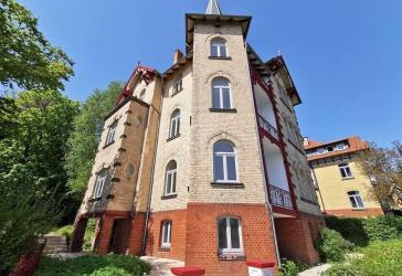sanierte 4-Raumwohnung mit Balkon & EBK in repräsentativer Villa am Predigerberg