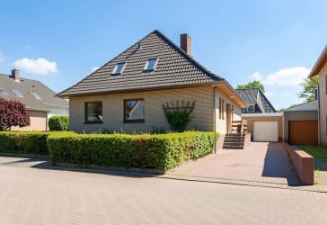 Familienfreundliches Einfamilienhaus mit Vollkeller und schönem Garten