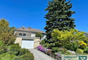 Sonnenverwöhntes Einfamilienhaus auf großzügigem Grundstück