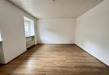 Wohnen oder investieren - 3-Zimmer-Wohnung mit Balkon & Großgarage in zentraler Lage von Zweibrücken