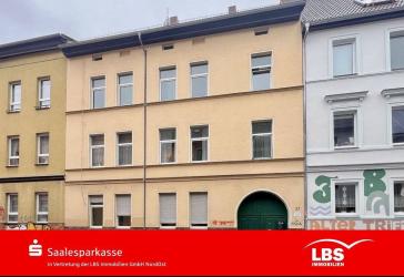 Mehrfamilienhaus mit Hof und Garten