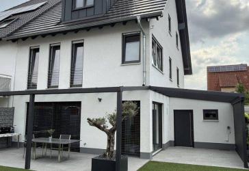 Doppelhaushälfte Einfamilienhaus Haus zu verkaufen im großen Garten zu verkaufen