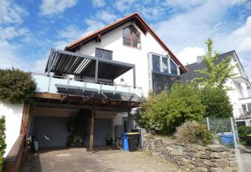 Großzügiges Einfamilienhaus mit lichtdurchfluteten Räumen und beeindruckender Fensterfront!