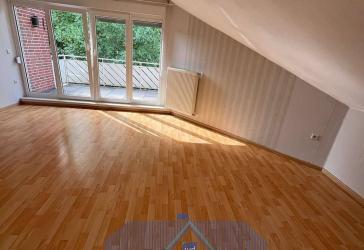 Helle und geräumige Oberwohnung mit Balkon