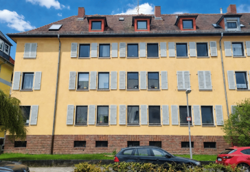 Charmante 3-Zimmer-Eigentumswohnung mit großem Sonnenbalkon in gepflegtem Altbau
