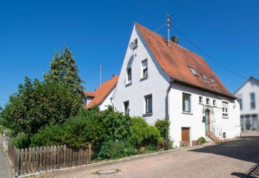 Haus mit Garten und Garage in guter Lage von Ensingen