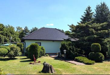 Gepflegtes Einfamilienhaus-Bungalowbauweise mit Wintergarten, Sauna, Doppelgarage großem Grundstück