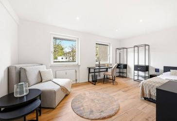 Nach Kernsanierung - zentrale voll möblierte 4-Zimmer Wohnung