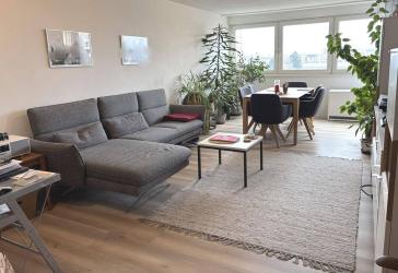 Helle 3-Zimmer-Wohnung mit Westbalkon, Aufzug und TG-Stellplatz in ruhiger Lage von Sindelfingen