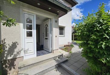 'Schollehaus' gesucht? Reihenendhaus mit kleinem Garten und Garage
