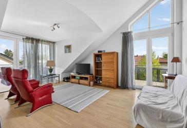 GEORGI : Exklusive Dachgeschosswohnung mit hochwertiger Ausstattung und besonderem Wohngefühl