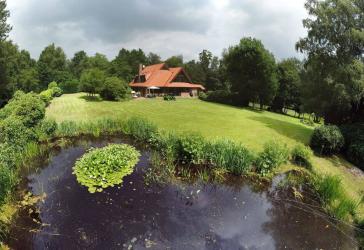 Wunderschönes Architekten Einfamilienhaus auf einem traumhaften angelegten Parkgrundstück mit 10.800 m² und einem 200 m² großem Teich mit Koibesatz