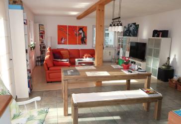Tolle 4,5 Zimmer-EG-Wohnung in einem 2-Familienhaus mit einer EBK und einem Garagenstellplatz!