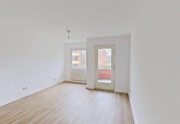 Großzügiges Wohnen: Helle 4-Zi.-Wohnung mit Balkon