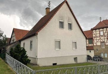 sanierungsbed. Einfamilienhaus mit Scheune in ruhiger Lage in Bretzfeld