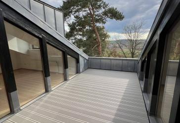Lichtdurchflutete Dachgeschosswohnung mit Loggia und traumhaftem Grünblick