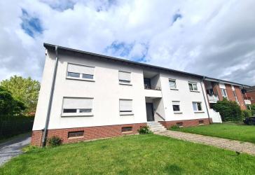 Ahlener Nordosten, ein sehr gepflegtes Haus mit 8 Zweizimmerwohnungen, Vollkeller, Trockenboden, Loggien und Parkmöglichkeit.