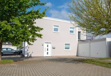 Top moderne Wohnung mit Terrasse und eigenem Eingang!