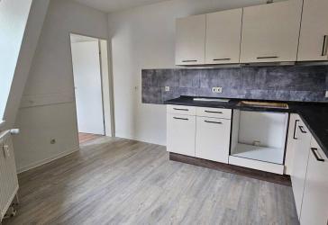 Moderne 3 - Zimmer Dachgeschosswohnung in attraktiver Lage