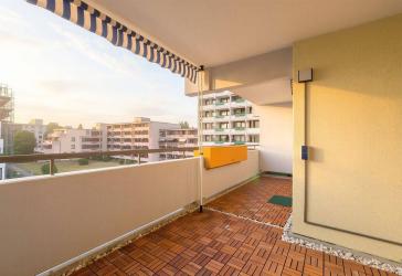 Bezugsfreie Eigentumswohnung mit Balkon, Tiefgaragenstellplatz und Aufzug
