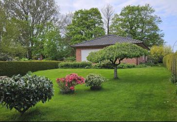 CUX: Walmdachbungalow, gepflegt, schöner Süd-Garten, Garage, Süderwisch/Drangst, Nähe Helios-Klinik