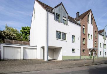 Ruhig wohnen, bestens angebunden - 3 Zimmer Erdgeschosswohnung mit Garten und Garage