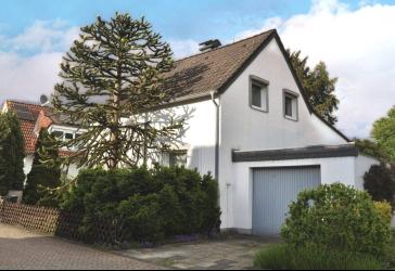 Sanieren oder neu bauen: charmantes EFH, 6 Zimmer, Einliegerwohnung, großer Garten, Garage