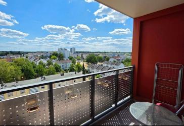Provisionsfreie, barrierefreie 75 qm/ 3,5 Zimmer, Keller, KFZ-Abstellplatz, SW-Balkon mit freier Aussicht/Fernblick. Einbauküche / Möbel auf Wunsch.