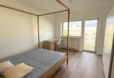 Sofort bezugsfrei: Modernes WG-Zimmer, neu renoviert und komplett möbliert