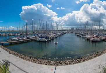 Maritime Luxuswohnung mit Panorama Yachthafenblick über 2 Ebenen