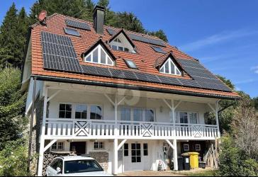 LANDHAUS MIT PANORAMASICHT