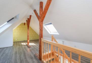 Charmante Maisonettewohnung mit modernem Wohnkomfort, Balkon und Garage in Glehn