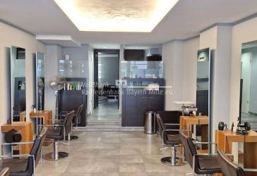 Kapitalanlage in Top-Lage: Vermieteter Friseursalon mit TG-Stellplatz