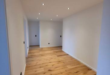 RESERVIERT! Design trifft Wohnkomfort – 90 m² kernsaniert mit Balkon & Aufzug