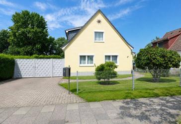 Modernisiertes Einfamilienhaus mit Wintergarten, Kamin und großem Grundstück in Cuxhaven-Groden