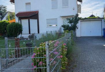 Charmantes, geräumiges Einfamilienhaus in zentraler Lage in 65779 Kelkheim Münster