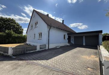 Großzügiges Einfamilienhaus mit Ausbaupotential und Doppelgarage