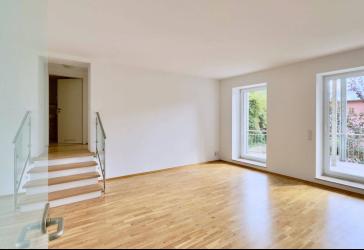 Ruhig wohnen, zentral leben - 4 Zimmer mit Charakter, großem Balkon & Stellplatz im Innenhof
