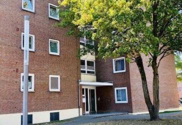 Drei-Zimmer-Wohnung mit Balkon!!