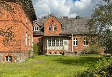 Ehemalige Kaiserliche Försterei, tolles Landhaus mit Stallungen und Wirtschaftsfläche, Teilbar - Erweiterbar