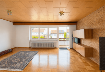 Großzügige 2,5 Zimmer-OG-Wohnung mit tollem Balkon, Garage in ES-Berkheim