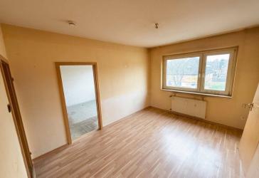 Renovierungsbedürftige 2,5-Zimmer-Wohnung mit großem Potenzial in begehrter Wohnlage