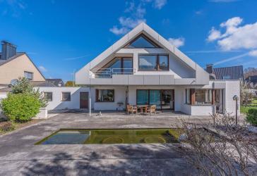 Hochwertiges Architektenhaus mit großzügigem Garten und Doppelgarage in Inden