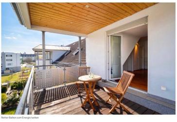 Zentrale 3-Zimmer Wohnung mit Balkon, Stellplätzen und Küche