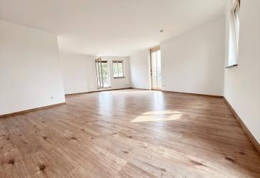 Einzigartige 3-Raumwohnung mit Dachterrasse, 2 Bädern und zwei Balkonen