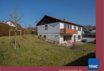 Wunderschönes Eckgrundstück mit viel Abstand. EFH mit ELW-Option und großer Garage.