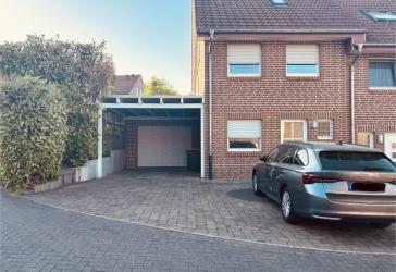 Stilvolles Reiheneckhaus mit Garage Stellplatz und ausgebautem Dachbereich mit Badezimmer