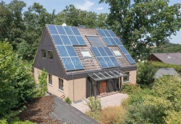 **Wohnen im Grünen** Freistehendes Einfamilienhaus mit PV-Anlage, Kamin und Einliegeroption